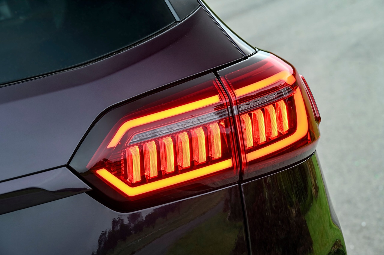 چراغ شرکتی عقب روی در صندوق سمت چپ فونیکس Tiggo 8  | اورجینال با ضمانت روچال