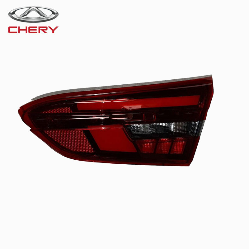 چراغ عقب روی صندوق سمت راست ام وی ام آریزو 6 اکسلنت