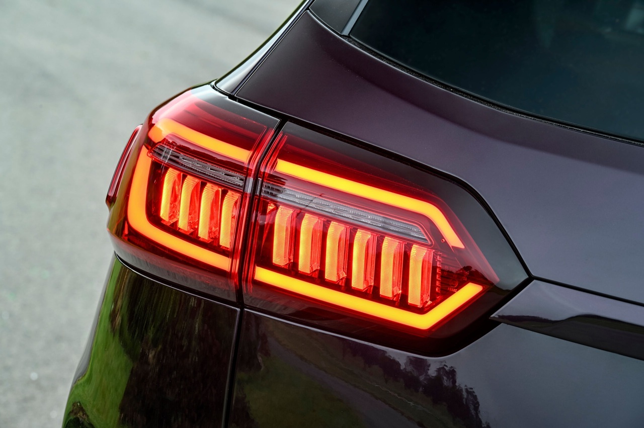 چراغ شرکتی عقب روی در صندوق سمت راست فونیکس Tiggo 8  | اورجینال با ضمانت روچال